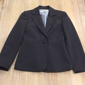 Tahari Pinstripe Suit Size 4 Petite